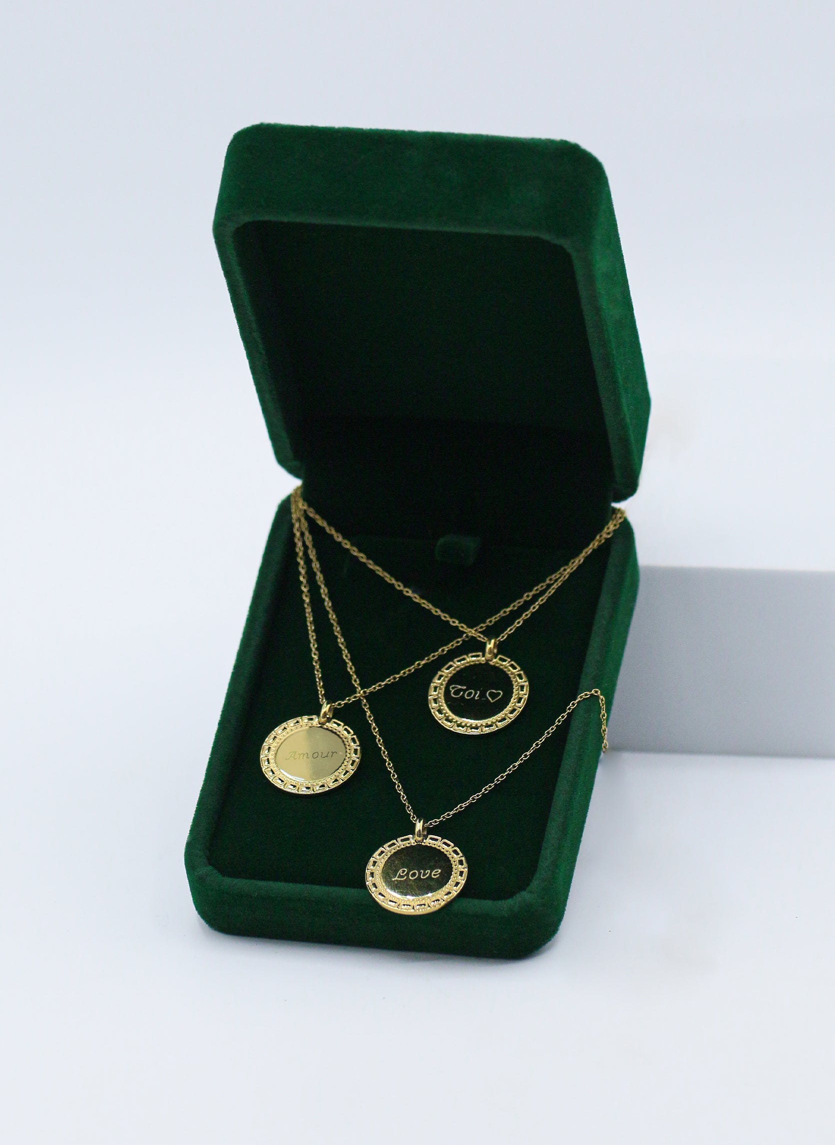 Medal necklace Love
