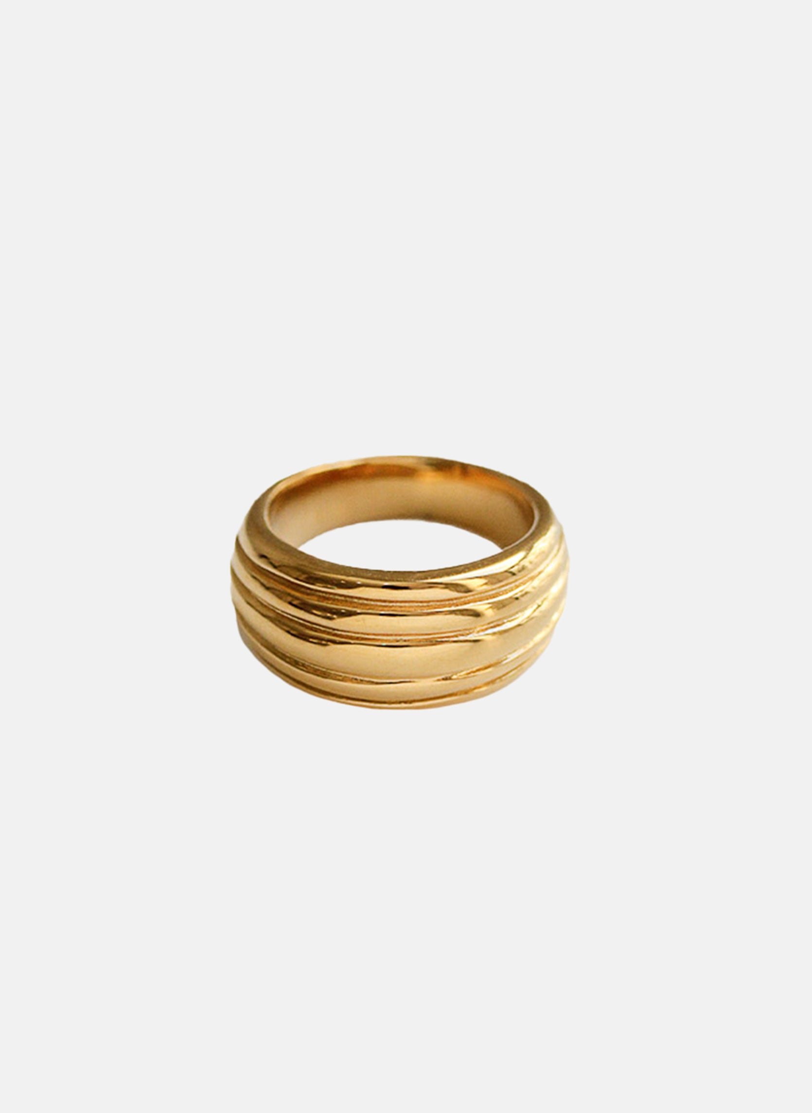 Large ring Musca