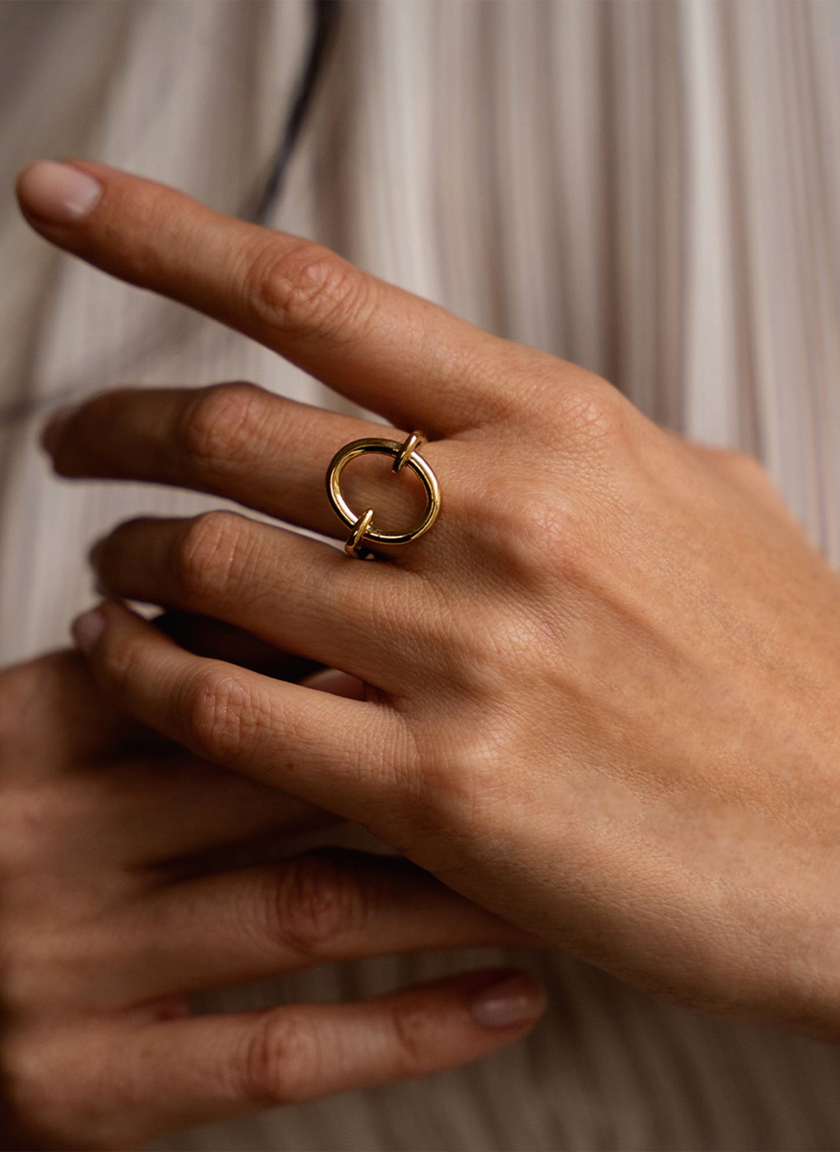 Large ring Tobia