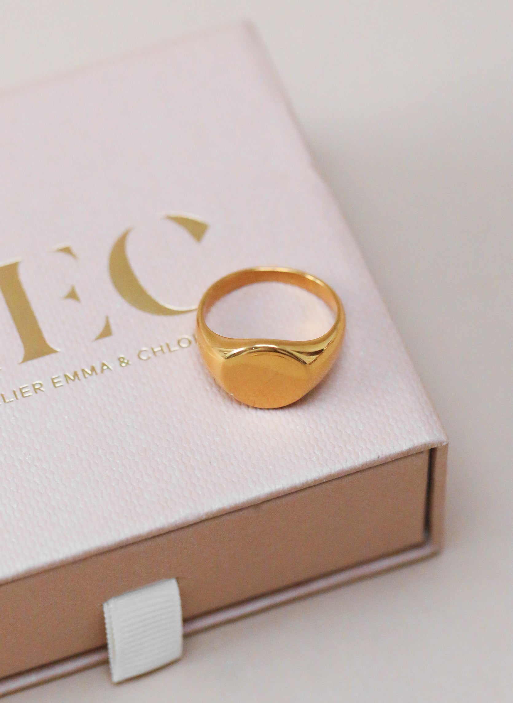 Large ring Lirael