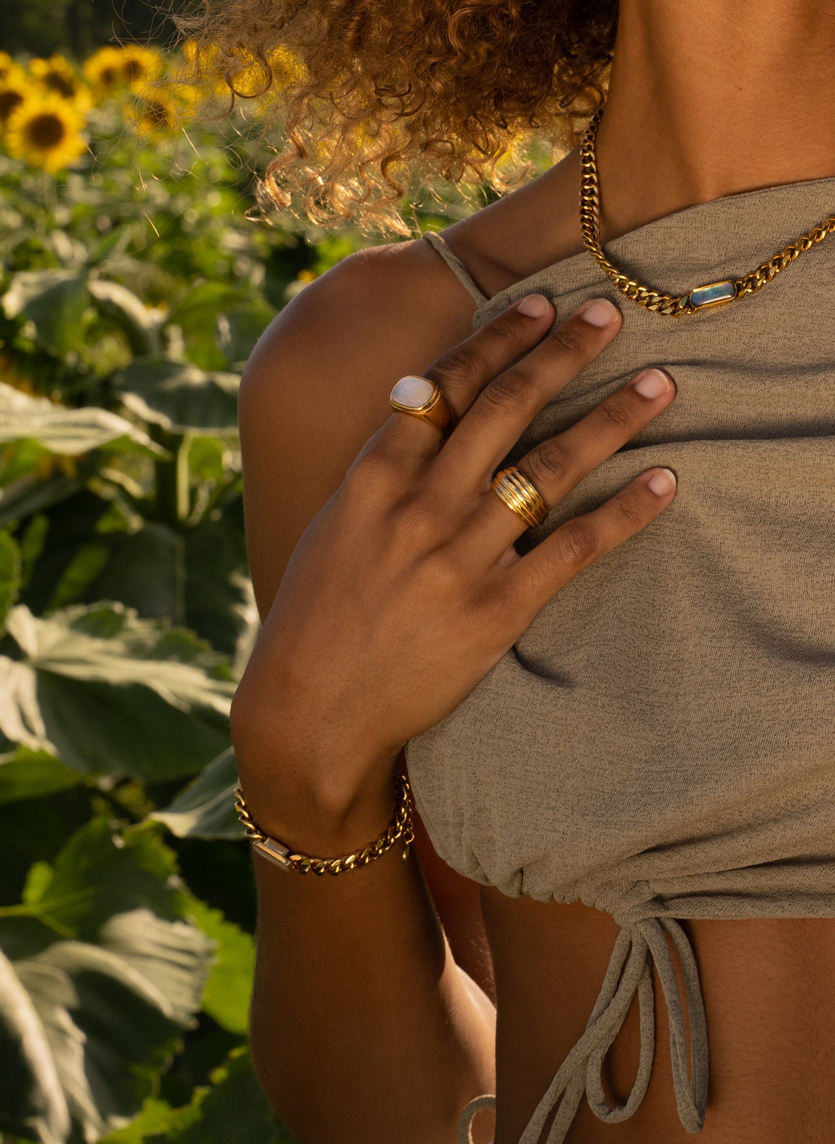 Large ring Musca